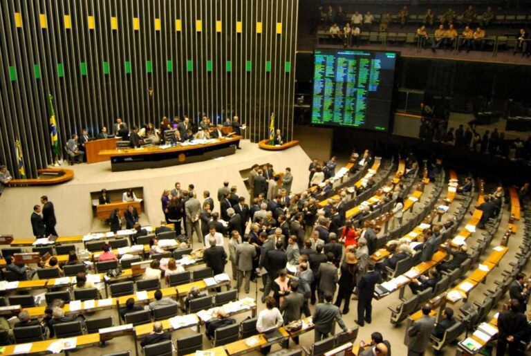 Governo de Pernambuco Declara Emergência em 107 Municípios Afetados pela Estiagem Governo de Pernambuco Declara Emergência em 107 Municípios Afetados pela Estiagem