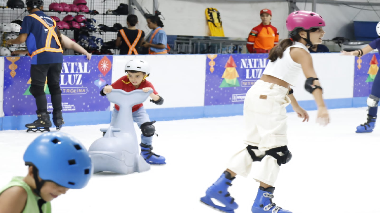 Patinação no Gelo em Petrolina: Diversão Gratuita até Fevereiro! Patinação no Gelo em Petrolina: Diversão Gratuita até Fevereiro!