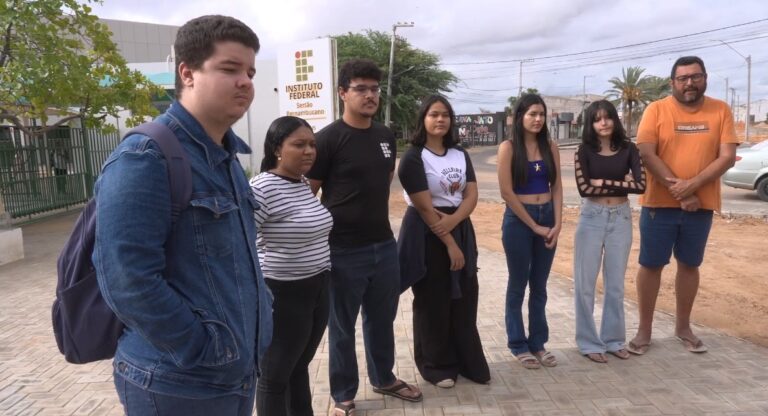 Suspensão da Linha de Ônibus entre Petrolina e Juazeiro Gera Reclamações e Impactos nos Estudantes