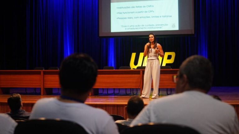 Treinamento em Saúde Mental no Trabalho em Araçatuba: Uma Iniciativa Transformadora Treinamento em Saúde Mental no Trabalho em Araçatuba: Uma Iniciativa Transformadora