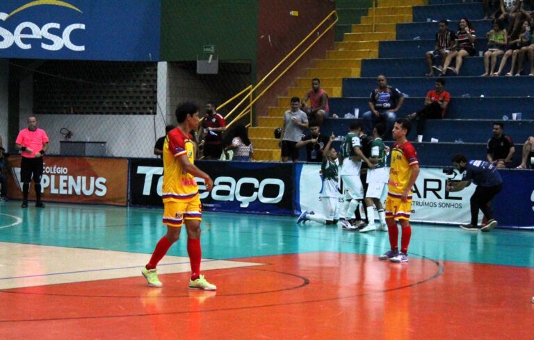 Copa TV Grande Rio de Futsal: Garapa e Afrânio Começam com Vitória na Divisão Especial Copa TV Grande Rio de Futsal: Garapa e Afrânio Começam com Vitória na Divisão Especial