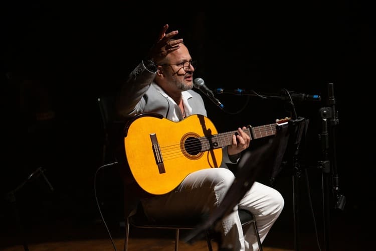 Écio Duarte: Cantor Goiano com 4 Indicações ao Grammy Latino Realiza Show Gratuito em Petrolina Écio Duarte: Cantor Goiano com 4 Indicações ao Grammy Latino Realiza Show Gratuito em Petrolina