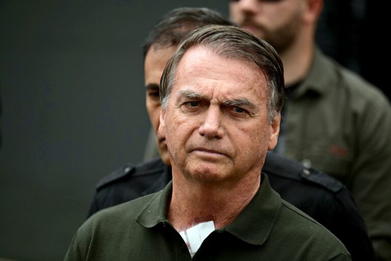 Estado de Saúde de Bolsonaro se Agrava, Mas Permanece Estável na UTI Estado de Saúde de Bolsonaro se Agrava, Mas Permanece Estável na UTI