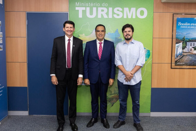 São João de Petrolina: Simão Durando convida Ministro do Turismo Gustavo Feliciano São João de Petrolina: Simão Durando convida Ministro do Turismo Gustavo Feliciano
