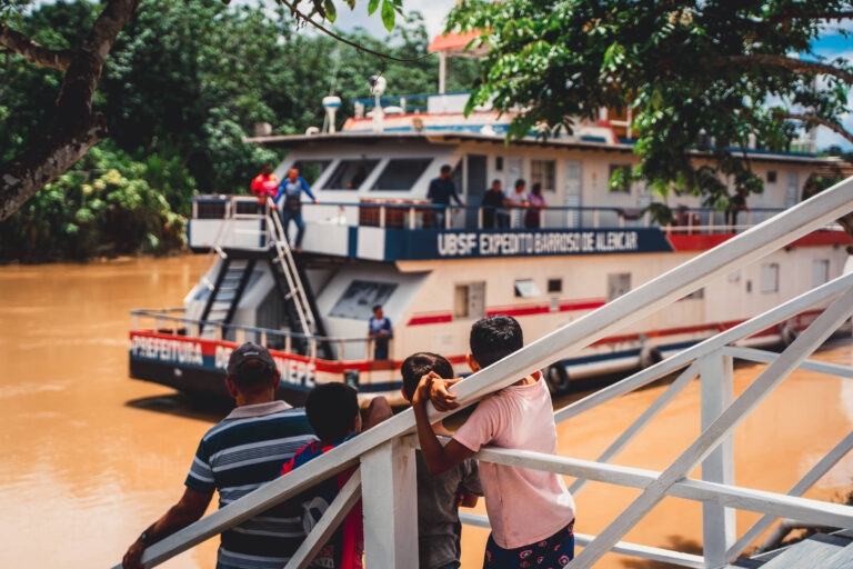 Políticas de Saúde: A Necessidade de Adaptação nas Regiões Ribeirinhas do Amazonas Políticas de Saúde: A Necessidade de Adaptação nas Regiões Ribeirinhas do Amazonas