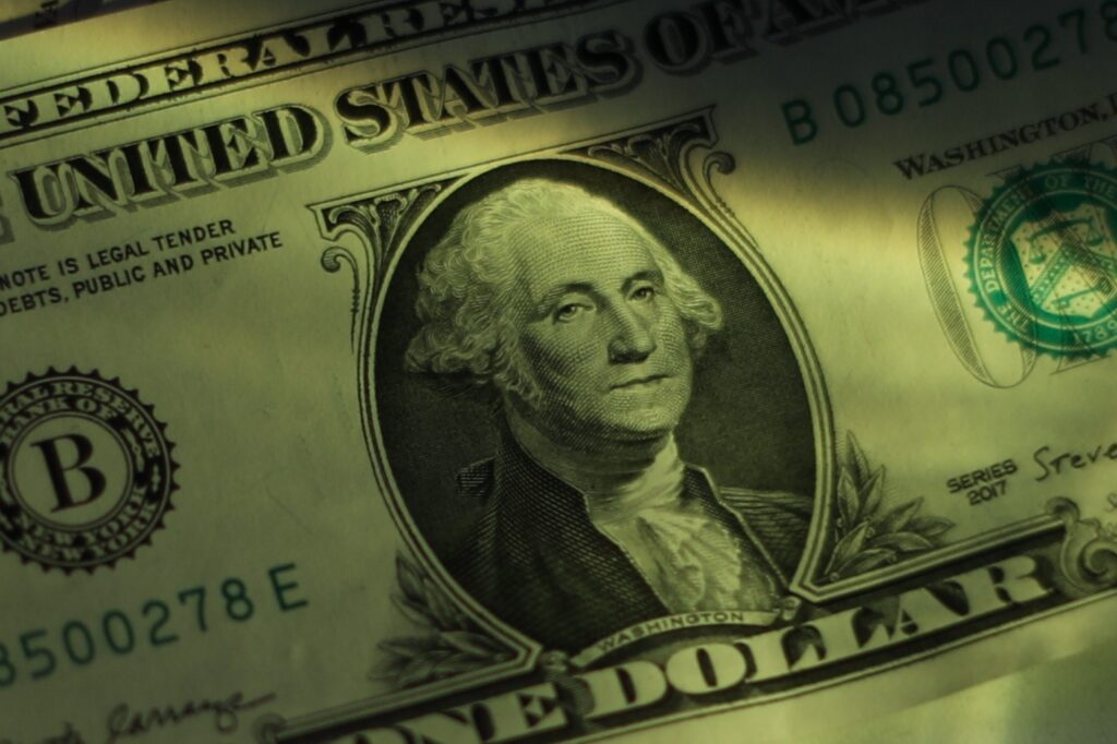Dólar Cai para R$ 5,18, Menor Nível em 21 Meses e Impactos Econômicos Dólar Cai para R$ 5,18, Menor Nível em 21 Meses e Impactos Econômicos