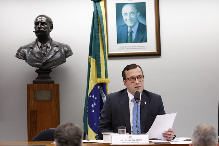 Filipe Barros Finaliza Mandato na CREDN com Críticas à Política Externa Brasileira Filipe Barros Finaliza Mandato na CREDN com Críticas à Política Externa Brasileira