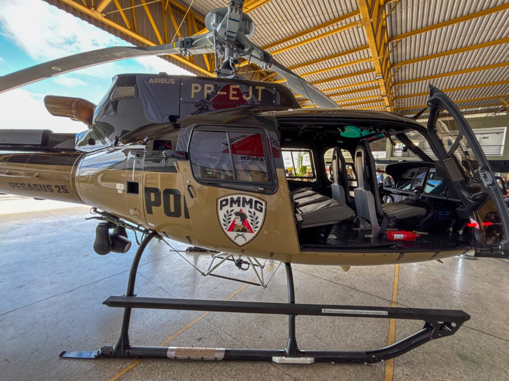 Governo de Minas Entrega Helicóptero e Caminhão-Tanque para a Polícia Militar Governo de Minas Entrega Helicóptero e Caminhão-Tanque para a Polícia Militar