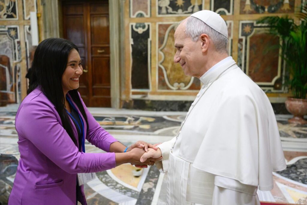 Vereadora Clara Barbosa no Vaticano: Encontro Histórico com o Papa Leão XIV Vereadora Clara Barbosa no Vaticano: Encontro Histórico com o Papa Leão XIV