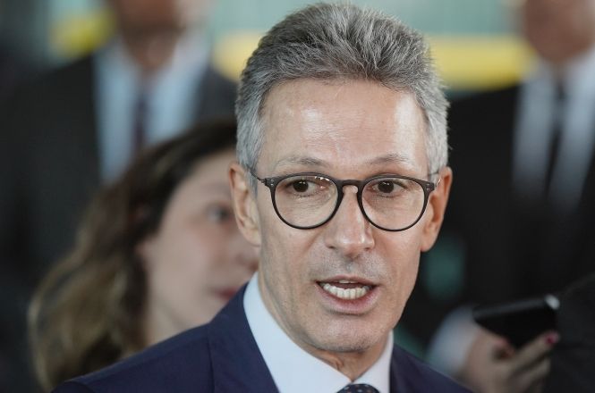 Zema Reforça Apoio à Direita e Nega Chapa com Flávio Bolsonaro Zema Reforça Apoio à Direita e Nega Chapa com Flávio Bolsonaro