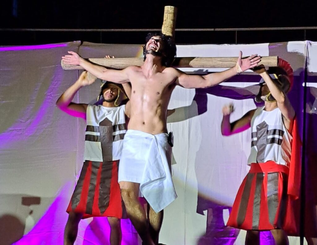 Espetáculo ‘Pelos Caminhos do Gólgota’ Encerra a Semana Santa Cultural em Poços de Caldas