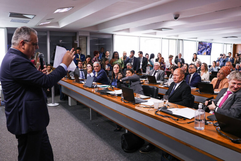 Governo vence na CPI do INSS e rejeita indiciamento de figuras políticas