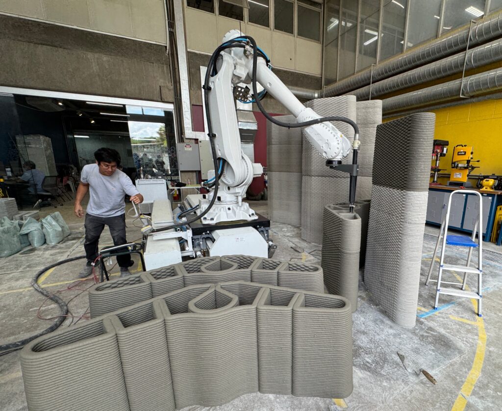 Inovação em Construção: Casa Feita com Impressora 3D na Bienal de Arquitetura Brasileira Inovação em Construção: Casa Feita com Impressora 3D na Bienal de Arquitetura Brasileira