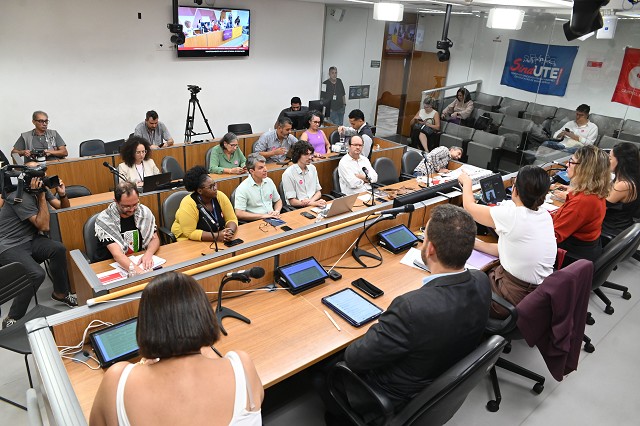 Audiência Pública Discute Desafios dos Professores Estaduais em MG Audiência Pública Discute Desafios dos Professores Estaduais em MG