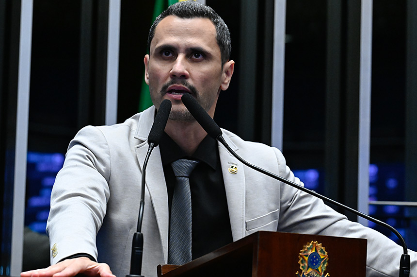 Cleitinho Responde a Críticas sobre Sua Candidatura ao Governo de Minas Gerais Cleitinho Responde a Críticas sobre Sua Candidatura ao Governo de Minas Gerais