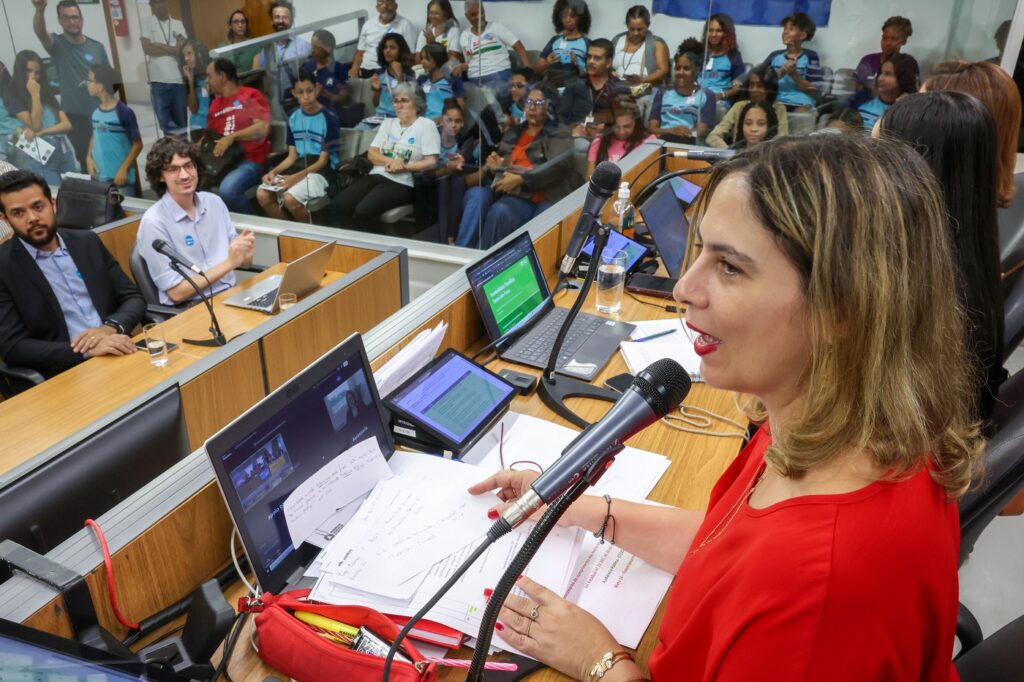 Minas Gerais: R$ 8 Bilhões em Investimentos Perdidos na Educação Entre 2018 e 2020