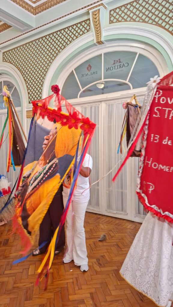 Ternos de Congos e Caiapós de Poços de Caldas: Patrimônio Cultural de Minas Gerais Ternos de Congos e Caiapós de Poços de Caldas: Patrimônio Cultural de Minas Gerais
