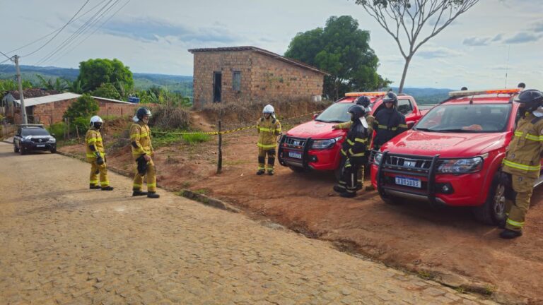 Tragédia na Bahia: Homem de 51 anos perde a vida em explosão em fábrica de fogos de artifício Tragédia na Bahia: Homem de 51 anos perde a vida em explosão em fábrica de fogos de artifício