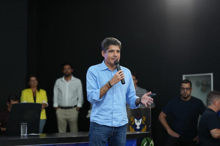 ACM Neto Critica Perseguição Política a Policiais na Bahia: ‘Um Exemplo de Autoritarismo do PT’ ACM Neto Critica Perseguição Política a Policiais na Bahia: 'Um Exemplo de Autoritarismo do PT'
