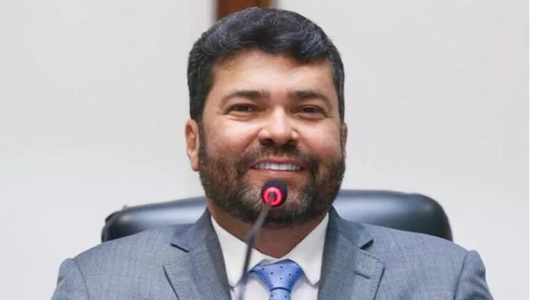 Deputado Marcinho Oliveira Propõe Uso de Manto Protetor em Enterros na Bahia Deputado Marcinho Oliveira Propõe Uso de Manto Protetor em Enterros na Bahia