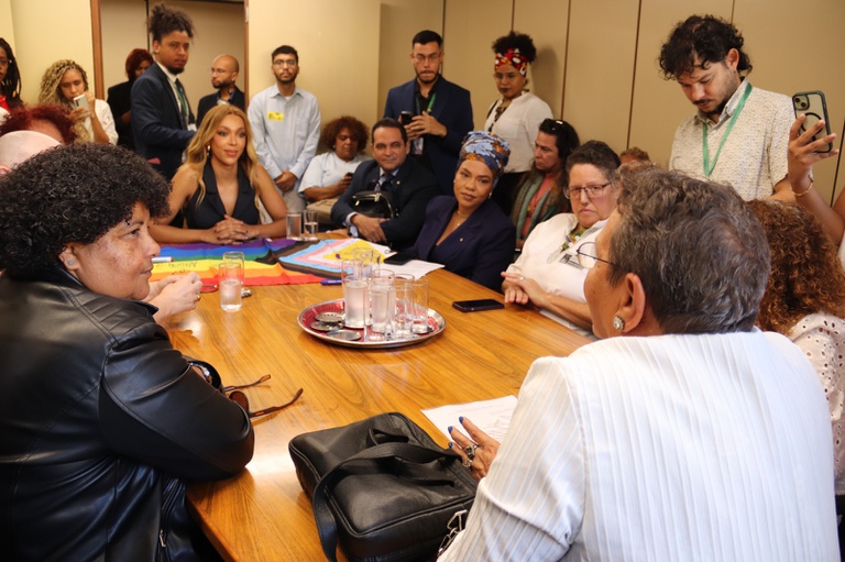 Política Nacional dos Direitos LGBTQIA+ é Protocolada na Câmara dos Deputados Política Nacional dos Direitos LGBTQIA+ é Protocolada na Câmara dos Deputados