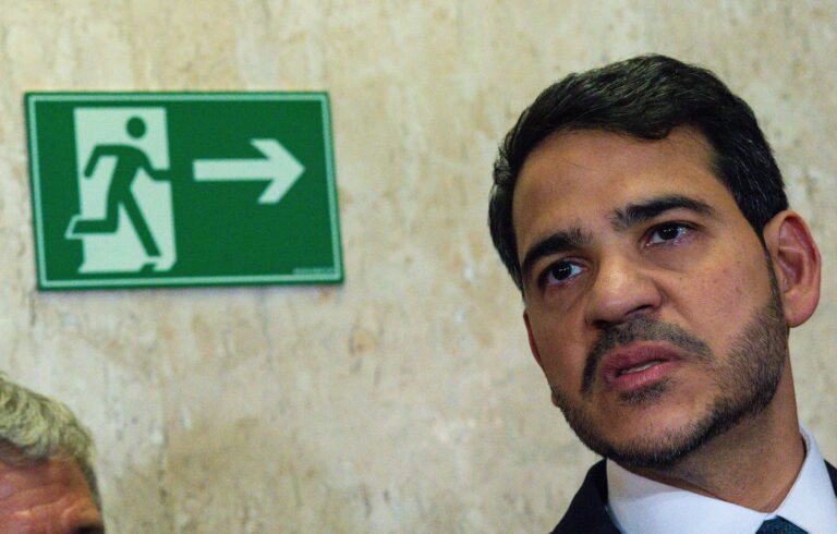 ‘Traições no Palácio’: Busca do Governo por Responsáveis pela Derrota de Messias no STF Abala Relações com Aliados 'Traições no Palácio': Busca do Governo por Responsáveis pela Derrota de Messias no STF Abala Relaçõ