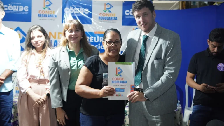 Entrega de Títulos de Regularização Fundiária beneficia 50 Famílias em Conde Entrega de Títulos de Regularização Fundiária beneficia 50 Famílias em Conde