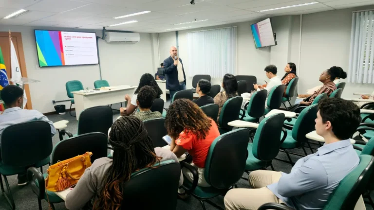 Quinta Aula do Curso em Justiça e Diversidade Debates Dinâmicas de Poder e Minorias LGBTQIAPN+ Quinta Aula do Curso em Justiça e Diversidade Debates Dinâmicas de Poder e Minorias LGBTQIAPN+